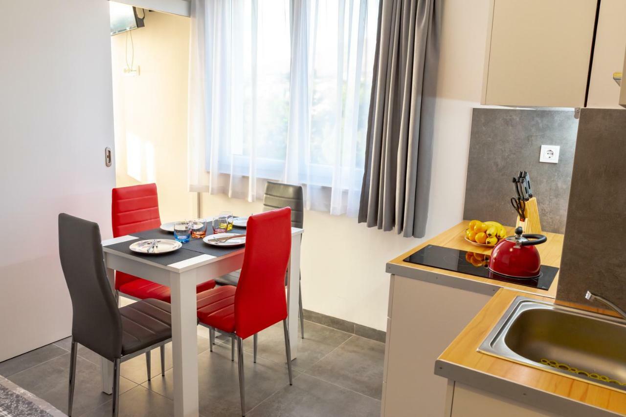 Apartmani Dalmacjia Grebastica Ngoại thất bức ảnh