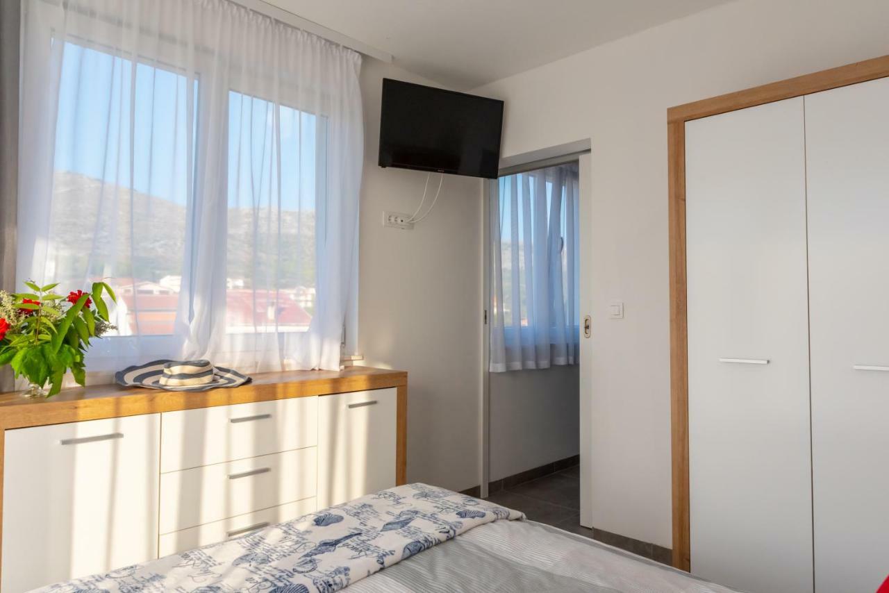 Apartmani Dalmacjia Grebastica Ngoại thất bức ảnh
