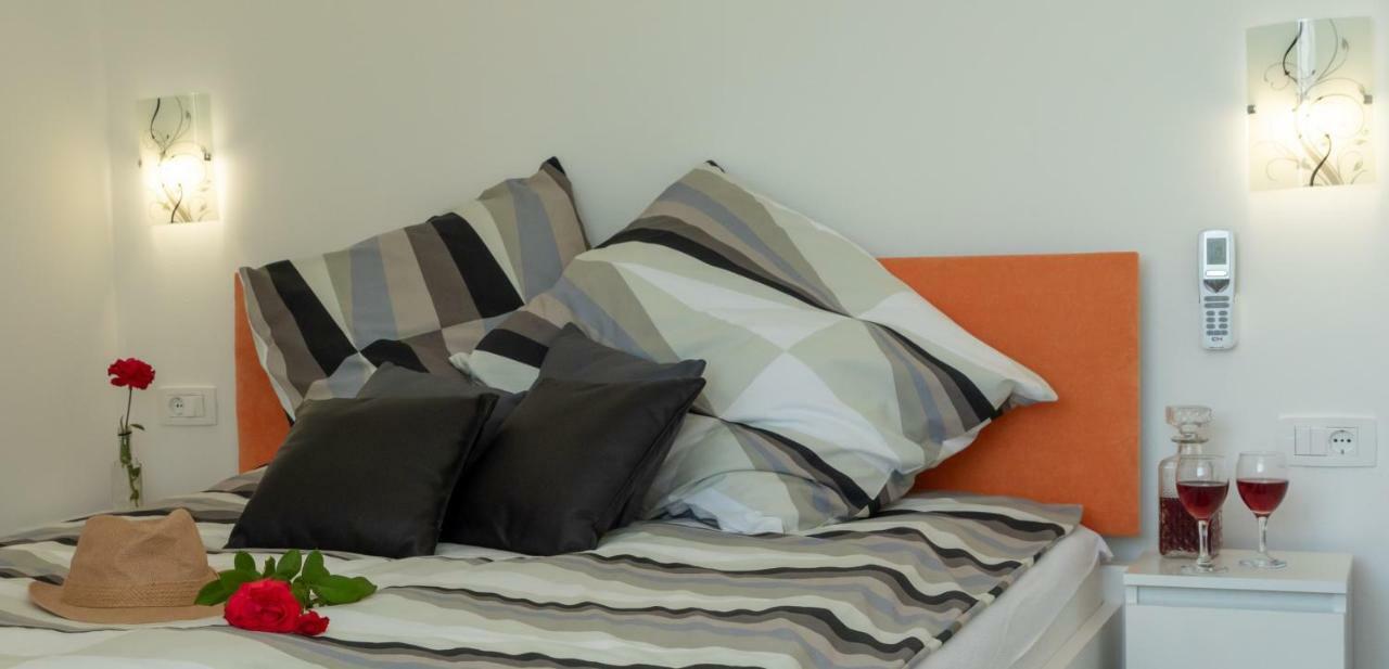Apartmani Dalmacjia Grebastica Ngoại thất bức ảnh