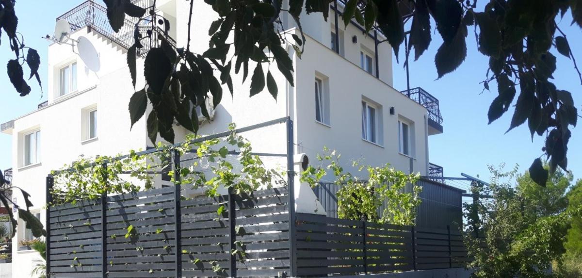Apartmani Dalmacjia Grebastica Ngoại thất bức ảnh